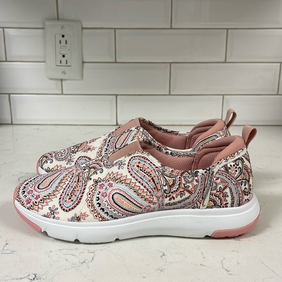 Vera Bradley VB Cloud 2-Mile Slip-On Shoe Sand Paisley Size 8 - Picture 4 of 16